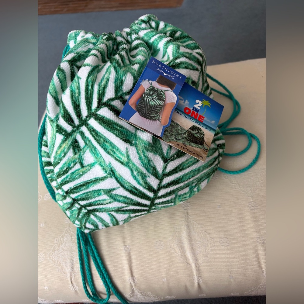 Northpoint Green Palm Print 2-in-1 Beach Towel Backpack